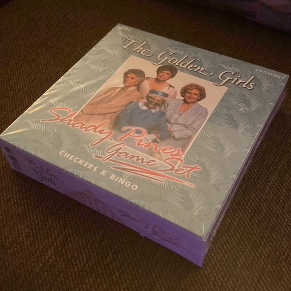 The Golden Girls Shady Pines Game Set- Checkers & Bingo - Picture 2 of 3